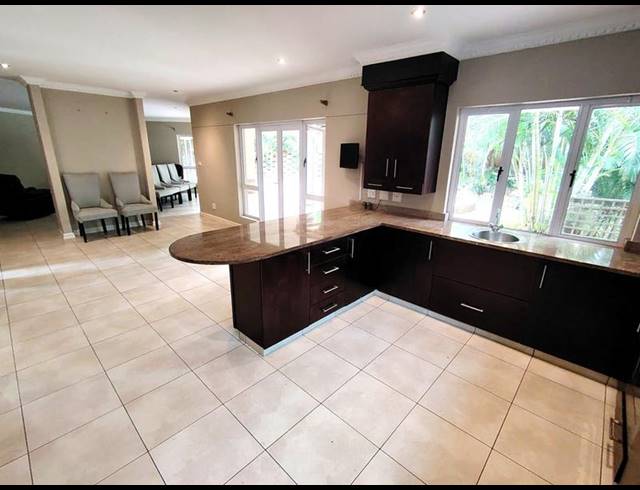 4 BEDROOM TOWNHOUSE FOR SALE IN UMHLANGA CENTRAL